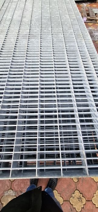 Trepte și gratare zincate