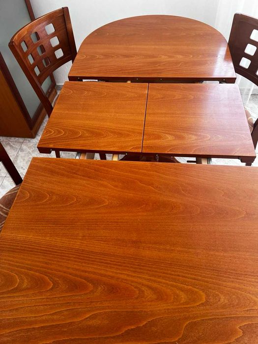 Масивна трапезна маса