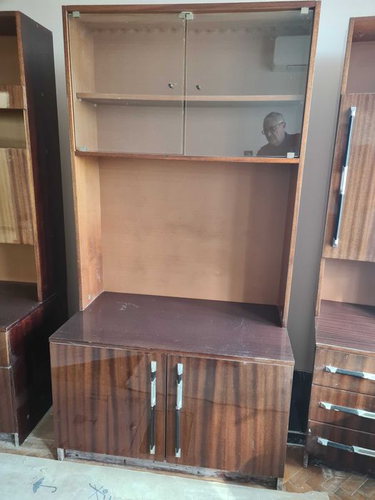 Секции, двукрилен гардероб,диван,надстройки