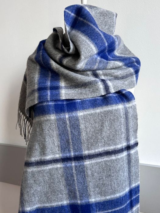 Разкошен мек вълнен шал в синьо и сиво