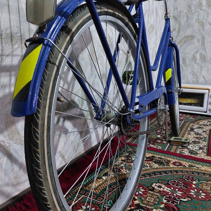 Велосипед сатылады срочно ! Покрышка, шестерня, сеплеры новый бары