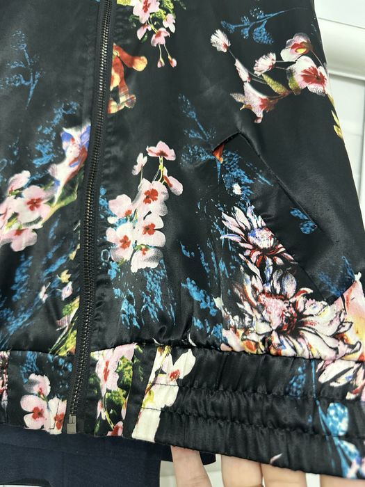 Жұқа бомбер сатылады