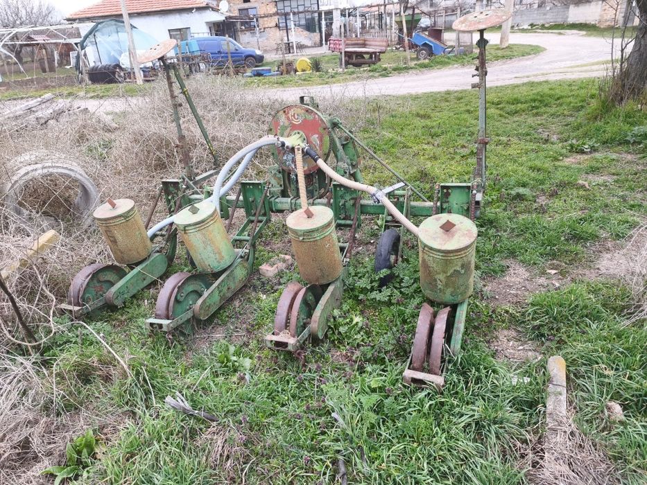 4-редова сеялка за пролетници (царевица, слънчоглед)