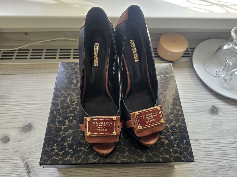 Продам женские туфли 38 размер