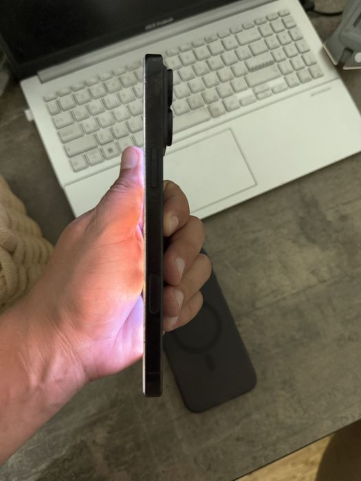 Продам Iphone 16 pro max 256gb