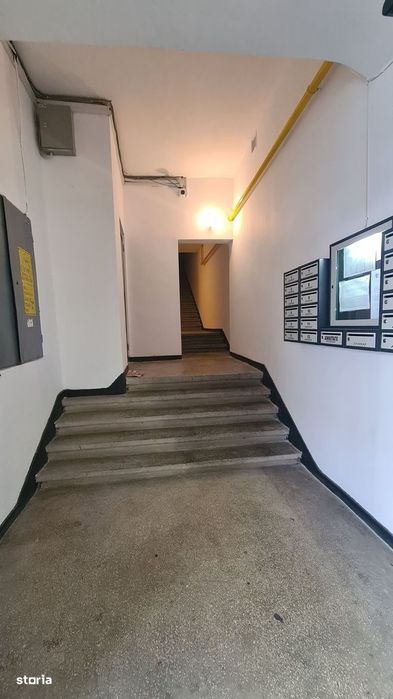 Apartament cu 3 camere de vânzare în Curtea de Argeș.
