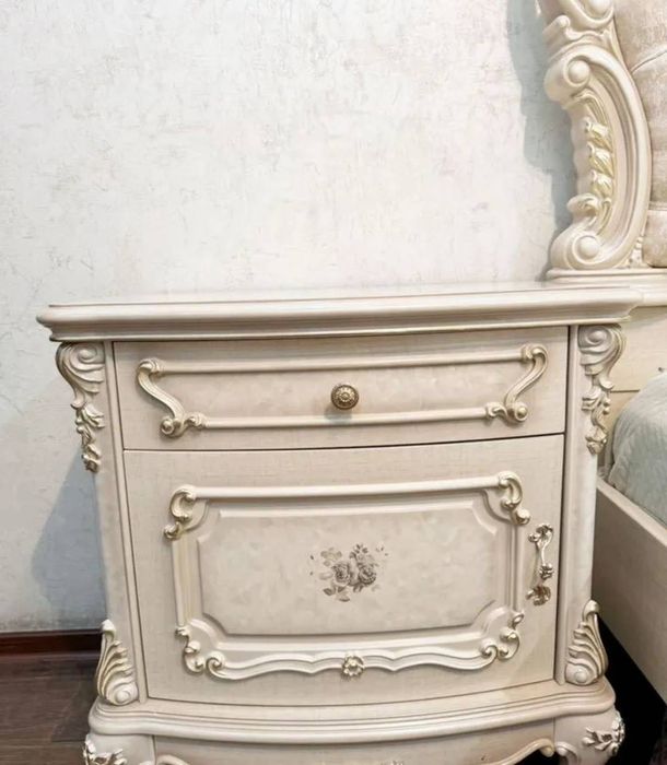 Продаю гарнитур спальный