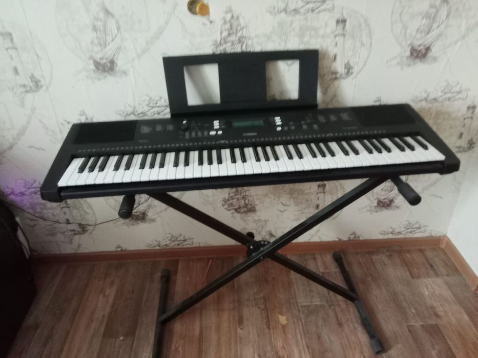 Продам синтезатор