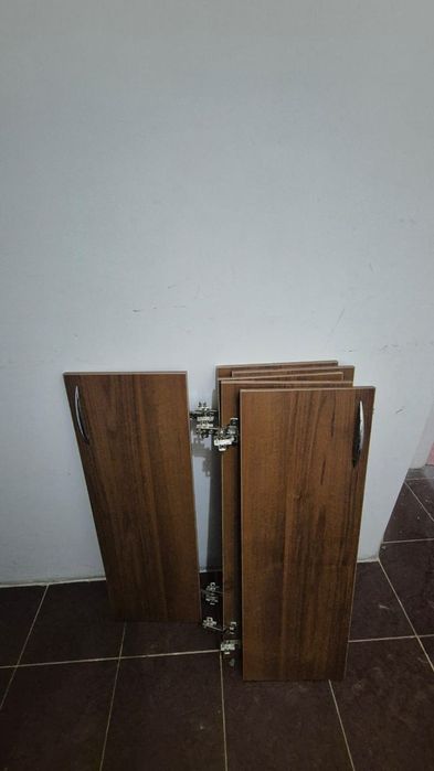 Шкафчик высокий с дверцами