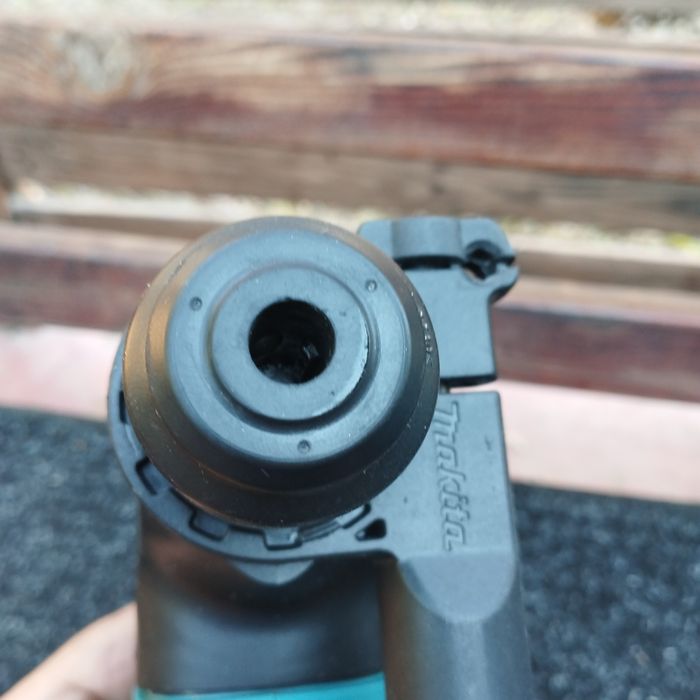 Акумулаторен перфоратор безчетков Makita HR166D  Li-Ion