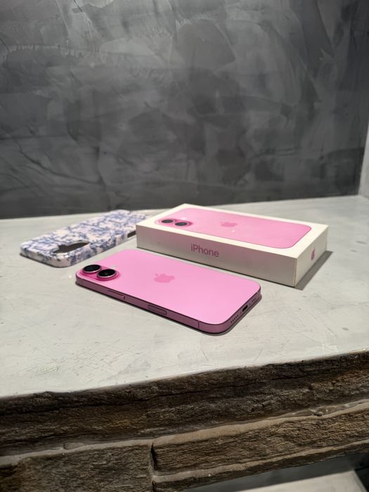 КАТО НОВ Iphone 16 Pink + подарък