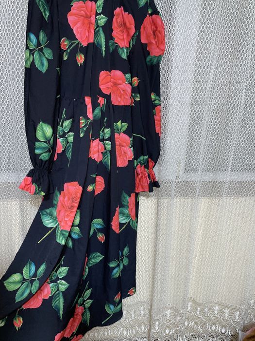 Rochie neagră cu trandafiri M-L