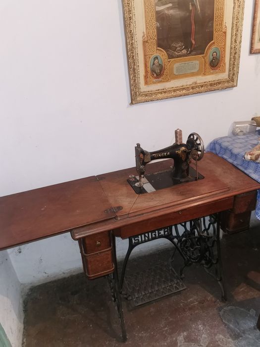 Vând mașina de cusut SINGER