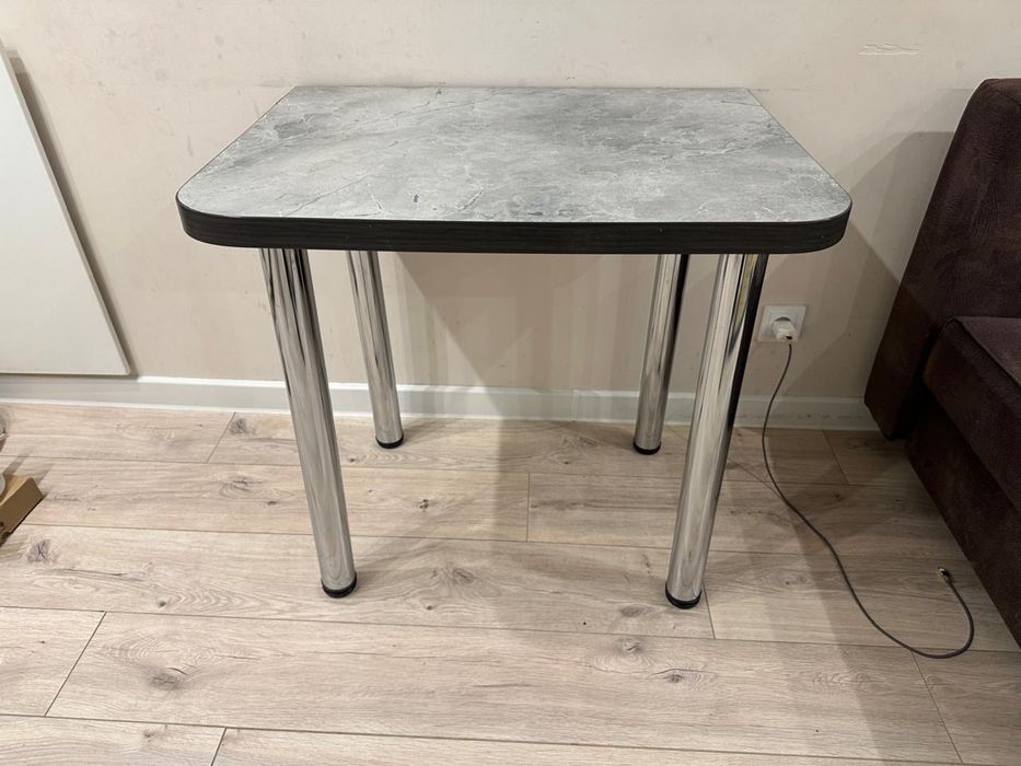 Продам кровать и стол