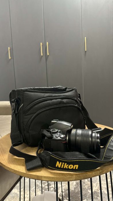 Nikon D3000  cu obiectiv