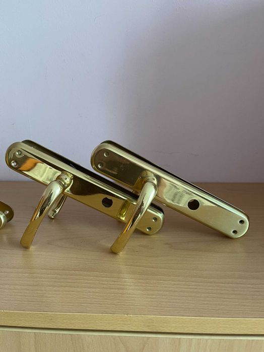 Дръжки за врата, цвят злато