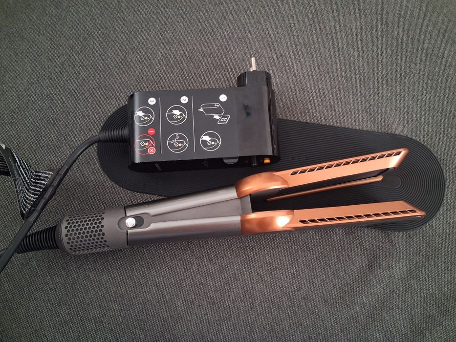 Aparat de indreptat parul Dyson Airstrait