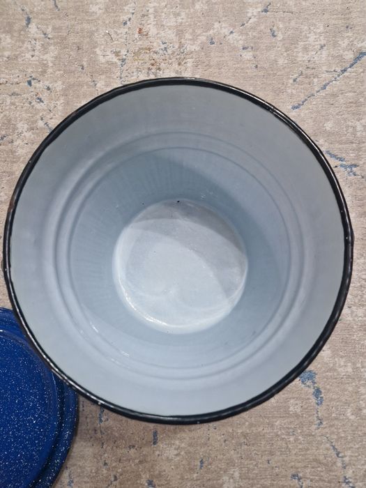 Ведро эмалированное с крышкой