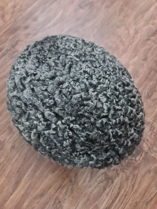 Продам каракулевый берет ( серый, черный)