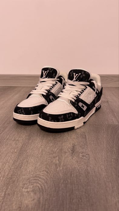 Adidasi LV Trainer marimea 44