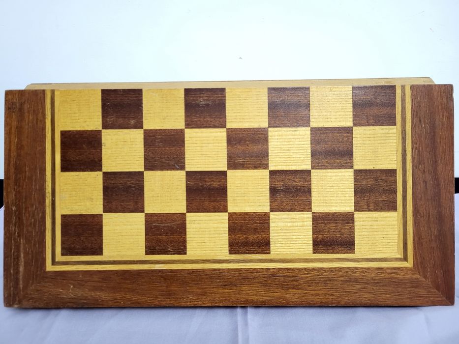 #10 Стар сгъваем дървен шах с табла