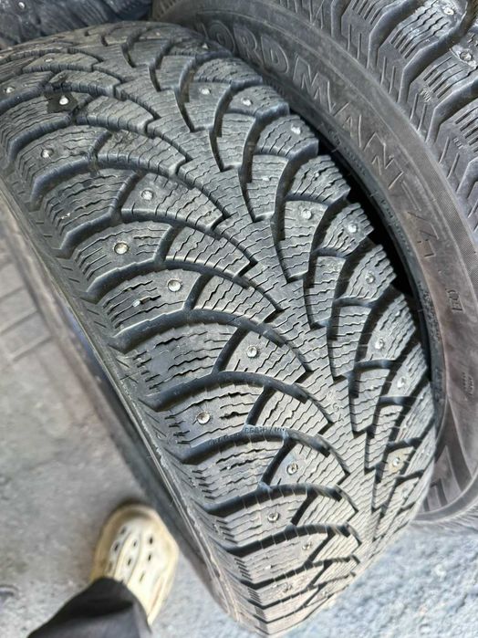 Зимние шины 195/65 R15 Nokian