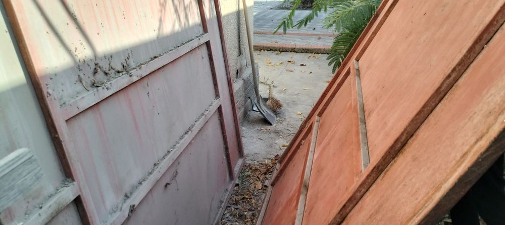 Продаются гаражные ворота