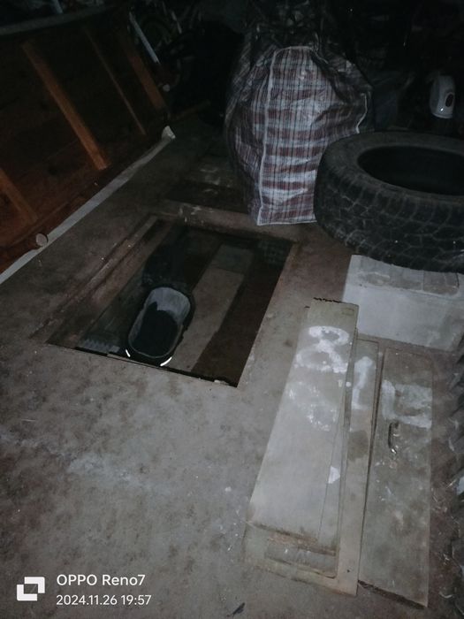 Гараж СРОЧНО. Зелёный ковер. ПК Дружба