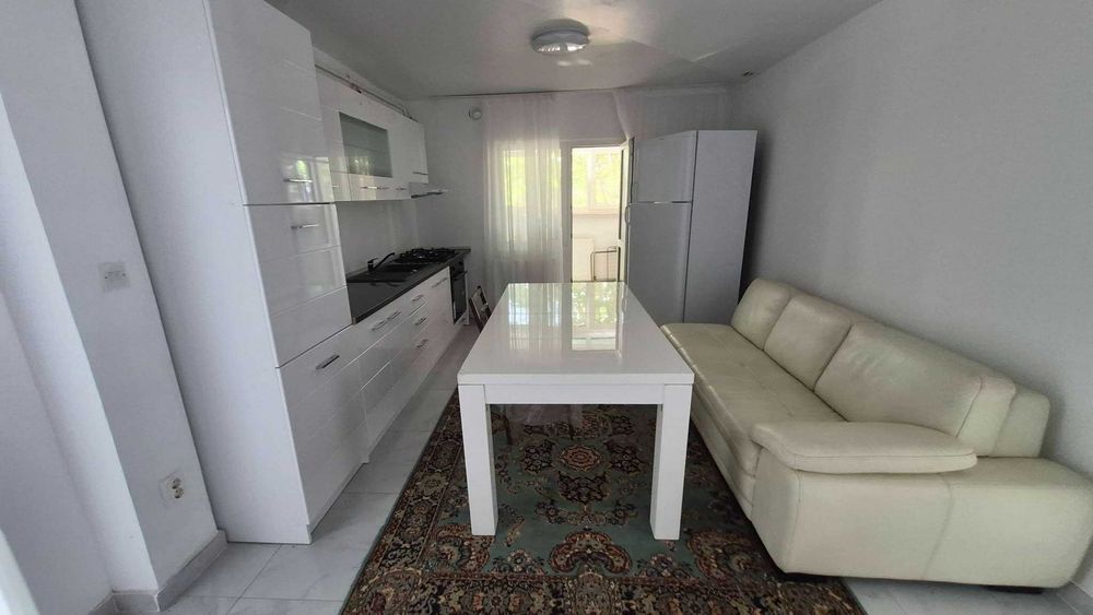 Apartament 2 camere decomandat in Onesti, zona de sus.