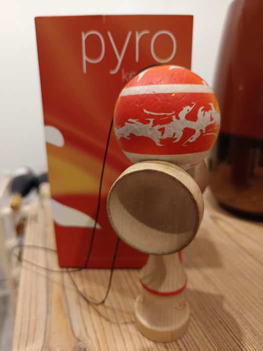 Kendama LOTUS Pyro Element - Ediție Limitată (Element Shape)