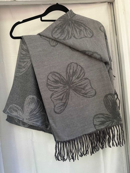 Дамски кашмирен шал с пеперуди