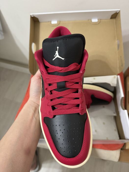 Nike air jordan low 1