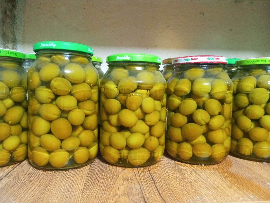 Консервированные зелёные абрикосы