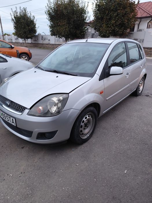 Vând Ford Fiesta 1,4 benzină,an 2007