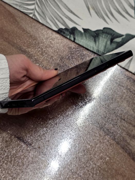 Продаю Galaxy S23 Ultra. 1 Терабайт. Состояние отличное. Цвет эксклюз