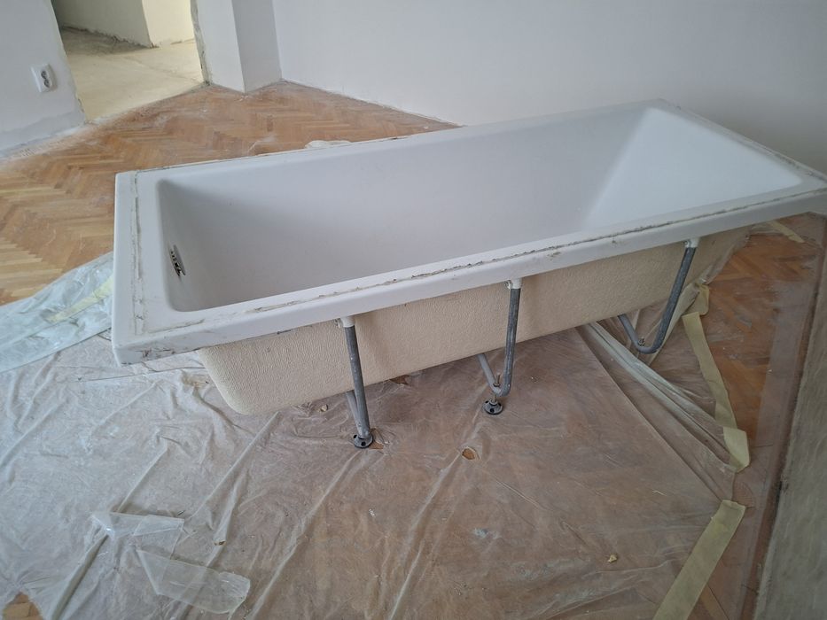 Super oferta. Vand cadă. Gratis geam protecție