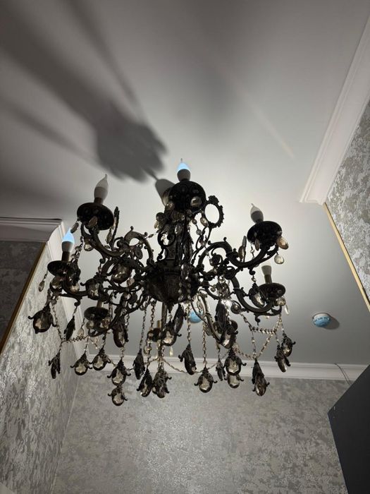 Продам люстра светильник