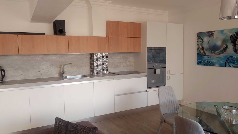 Заедно тристаен и двустаен апартамент, обединени в един голям