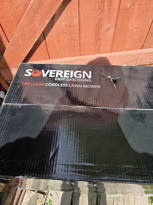 Masina de tuns gazon cu baterii