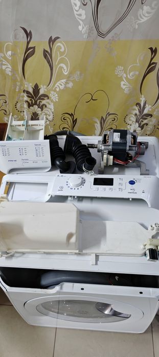 Пералня Indesit на части