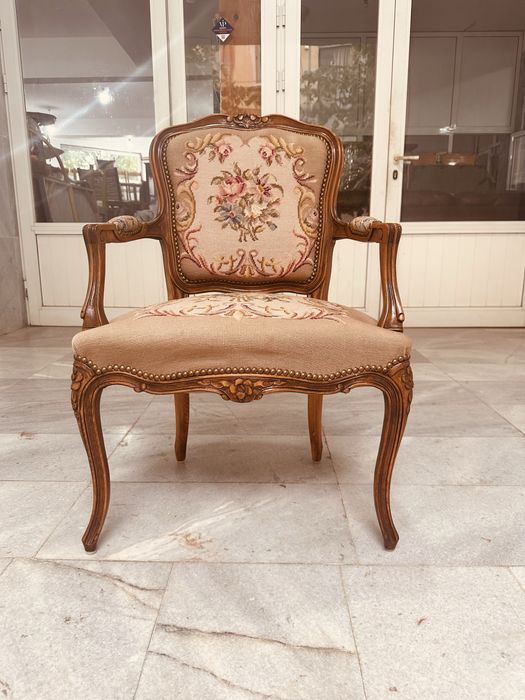Винтидж фотьойл Louis XV (рококо) – масивно дърво, гобленова дамаска