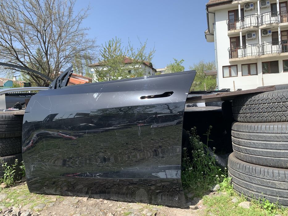 Врата Tesla Model Y