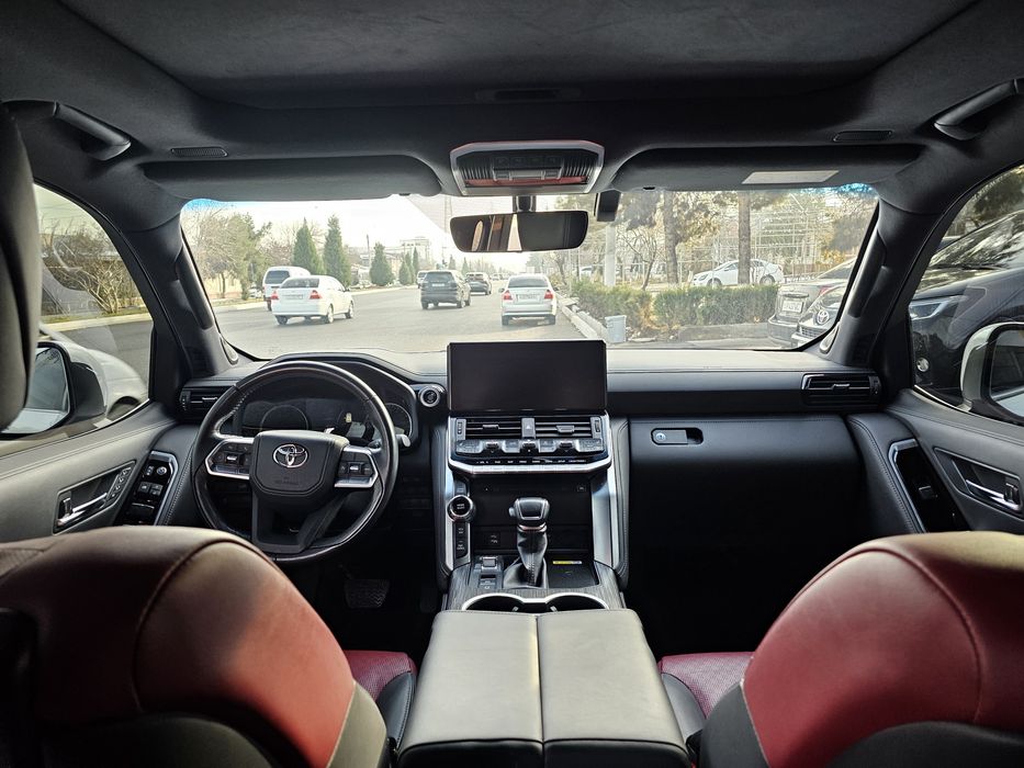 TOYOTA LAND CRUISER. 300. 3.5 Tvin turbo. Yili 2023. Yurgani 36000