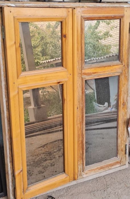 1ta eshik va 3ta deraza sotiladi.