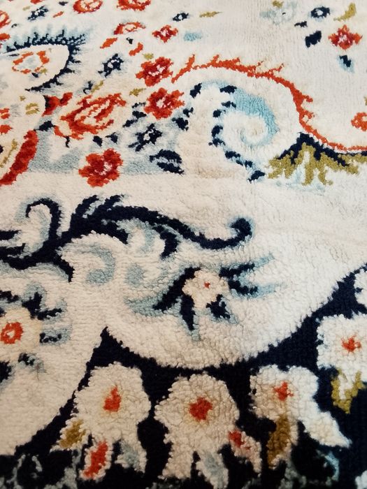 Продам  б/у ковры 2#3