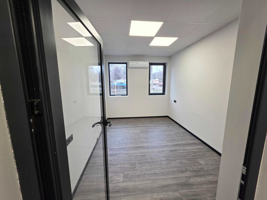 Продавам Производствена сграда в парцел два декара от Собственик