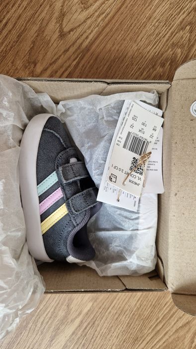 Маратонки Adidas, 22 номер
