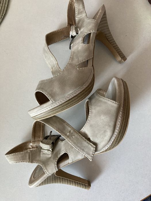 Босоножки, цвет серый.