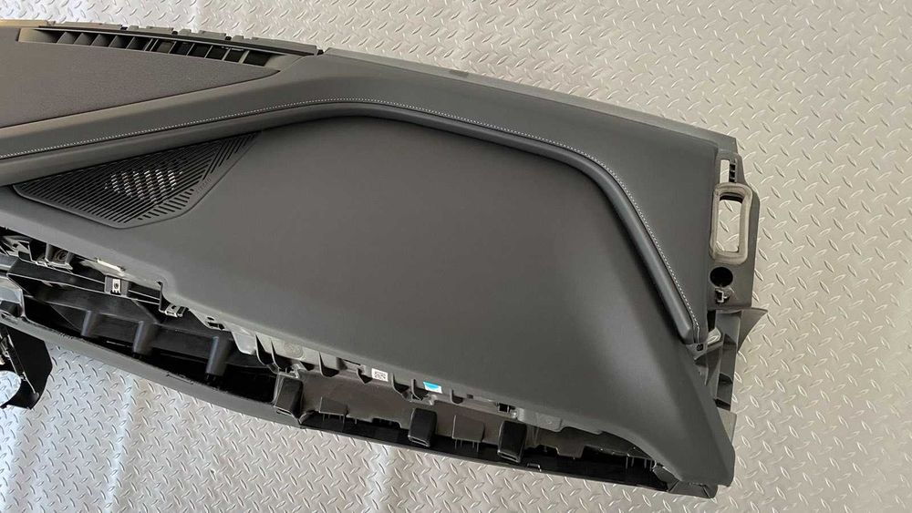 Като Ново Табло BMW 7 i7 G70 Черно със сив шев