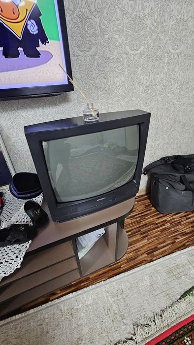 Продам телевизор самсунг, цветной, самый первый и качественный выпуск